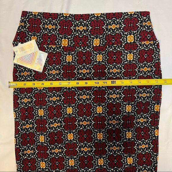 LuLaRoe Pencil Skirt Cassie Style Red Gold Black Size Medium - Picture 8 of 10
